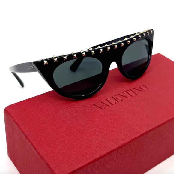VALENTINO VA4018 Rockstud black gold studded cateye sunglasses main image 5